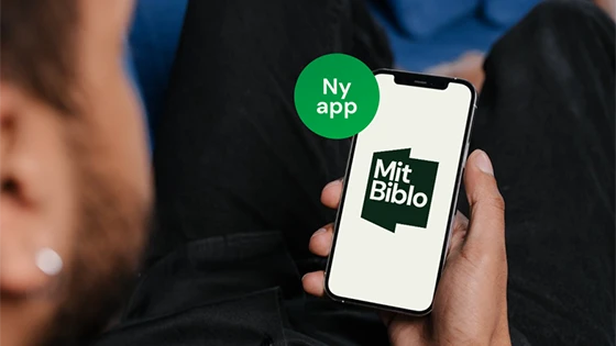 Mobiltelefon der viser forsiden af appen "Mit biblo"